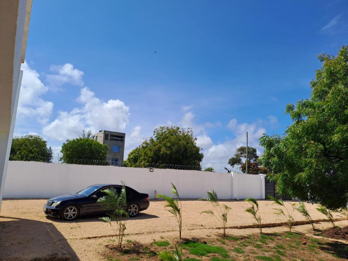 Cave Diani Holiday Apartments Diani Beach Exterior photo