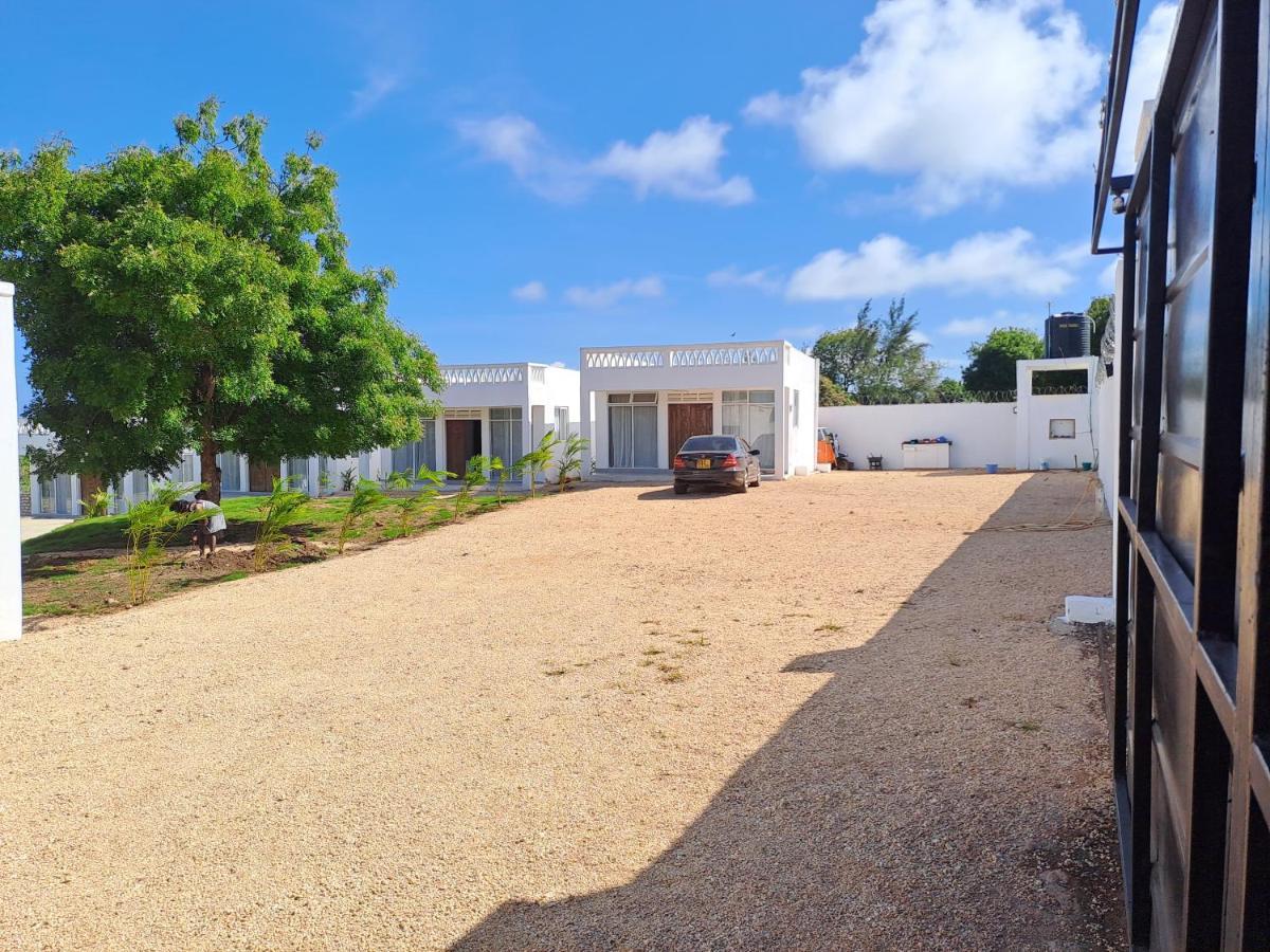 Cave Diani Holiday Apartments Diani Beach Exterior photo