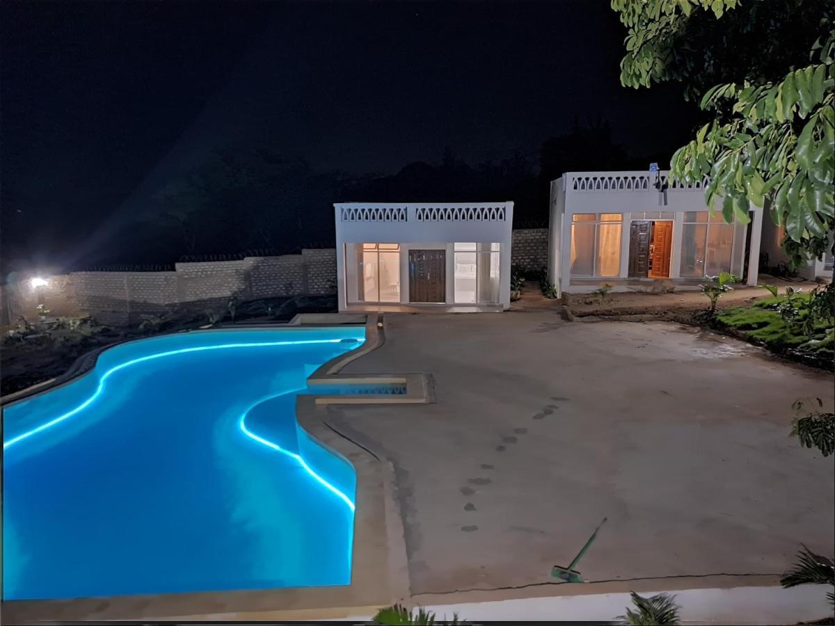 Cave Diani Holiday Apartments Diani Beach Exterior photo
