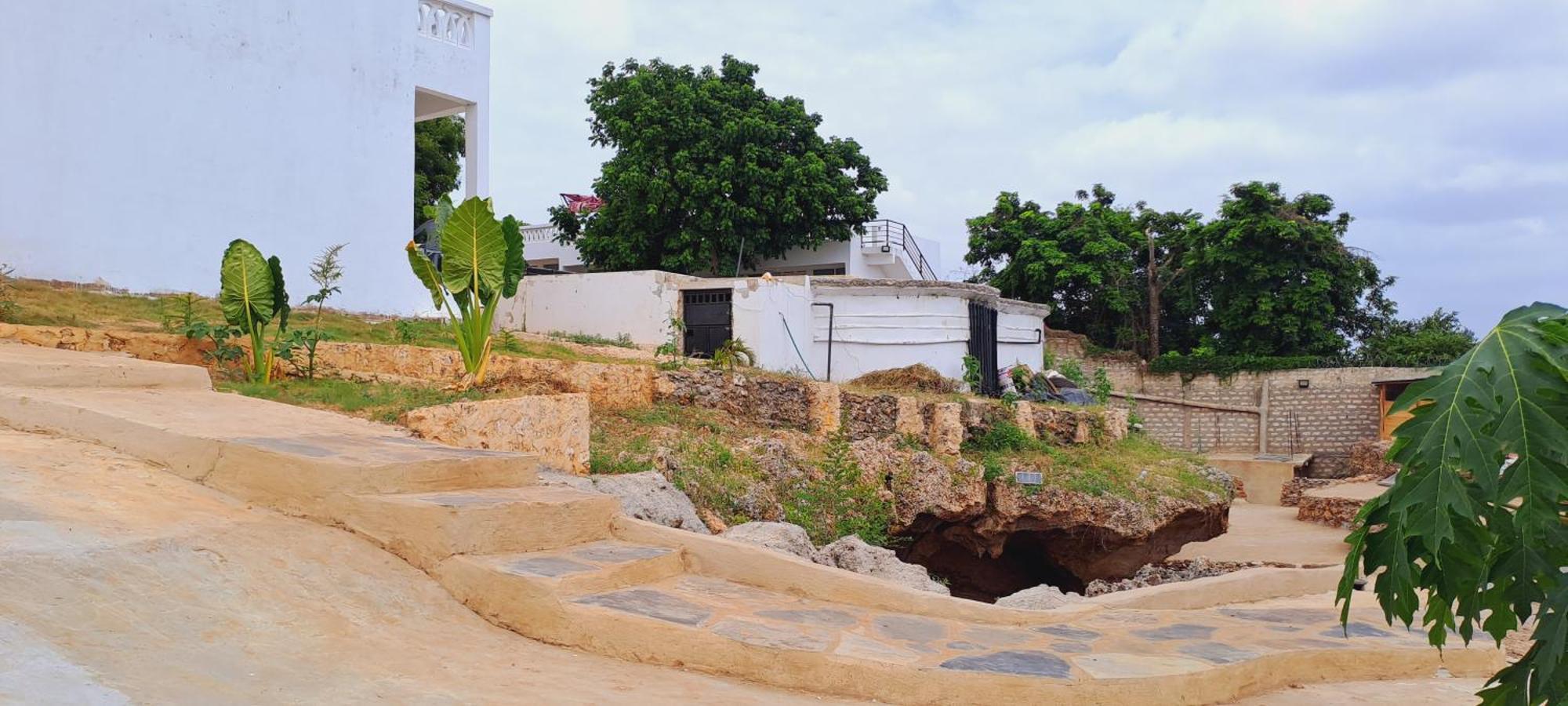 Cave Diani Holiday Apartments Diani Beach Exterior photo