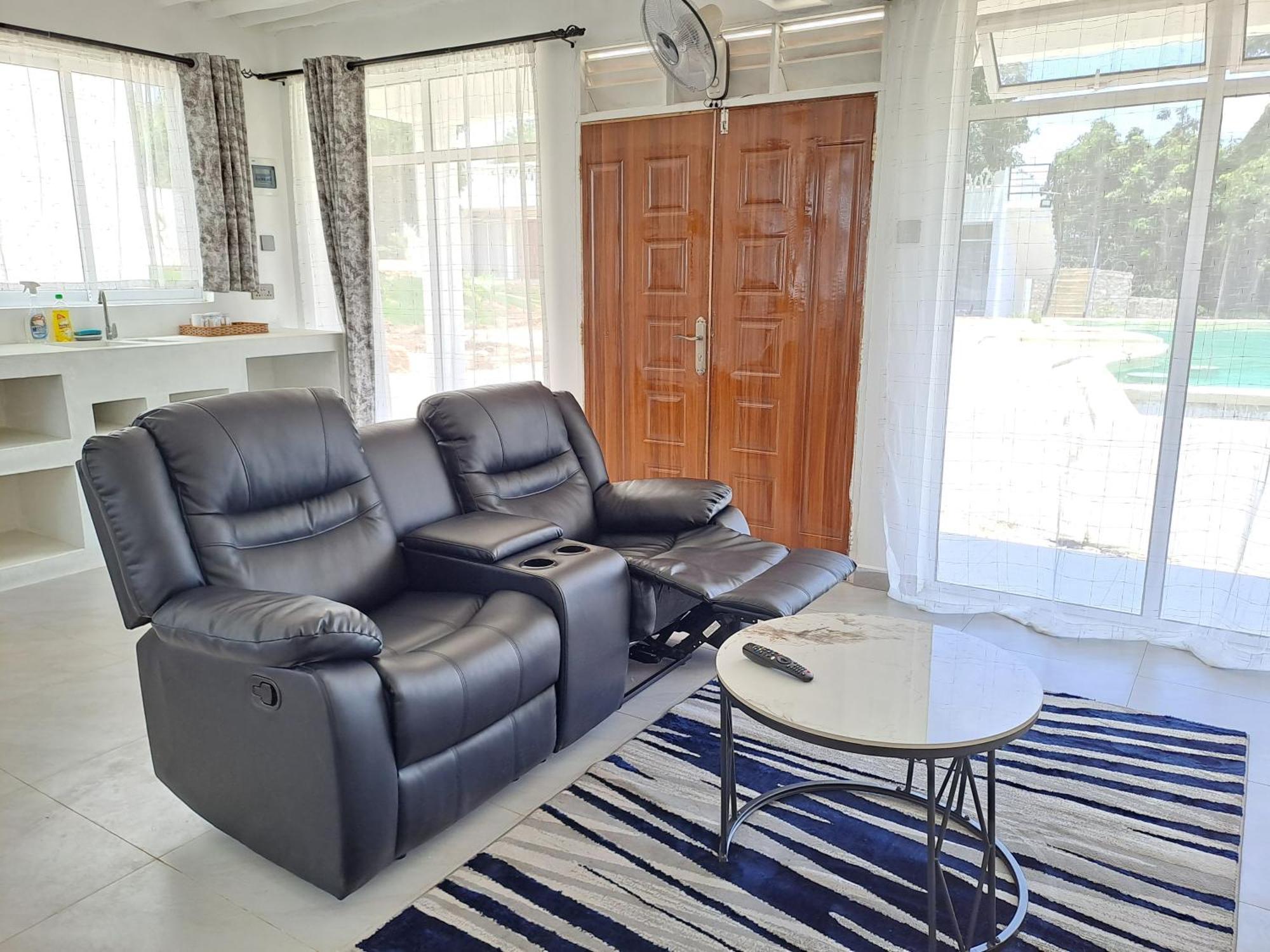 Cave Diani Holiday Apartments Diani Beach Exterior photo