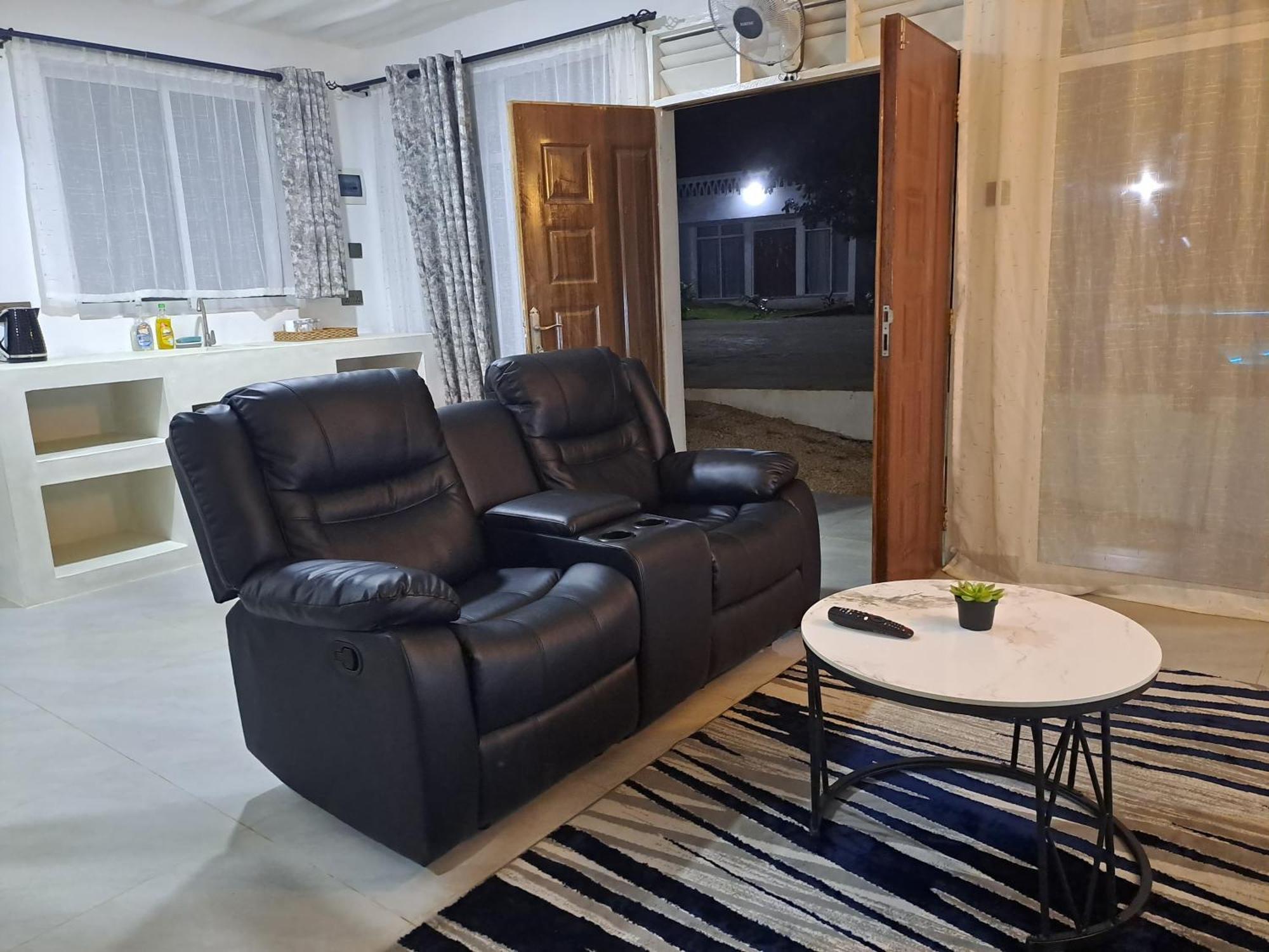 Cave Diani Holiday Apartments Diani Beach Exterior photo