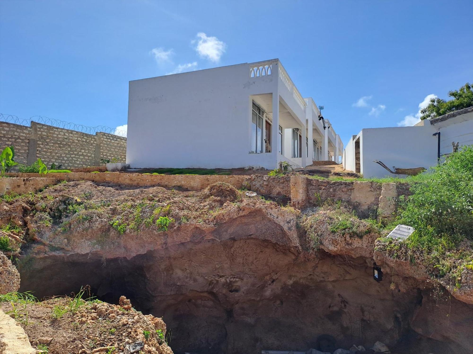 Cave Diani Holiday Apartments Diani Beach Exterior photo